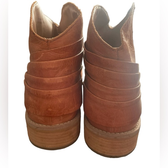 Leather made in Brazil pull on booties - Picture 3 of 7